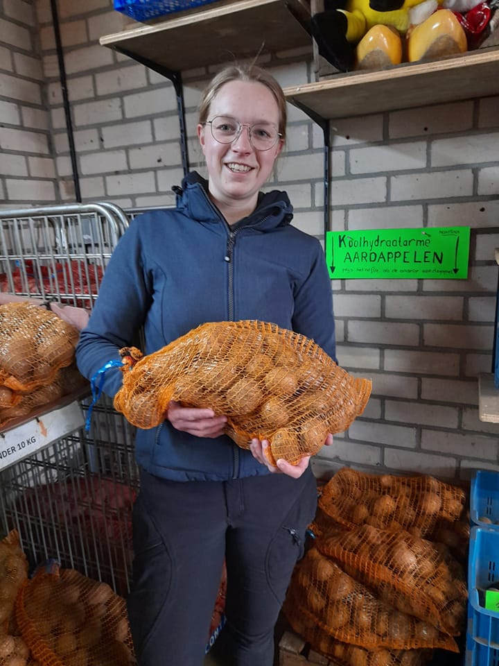 Een kist vol goudrenetten bij Boerderijwinkel Lensink in Lintelo.